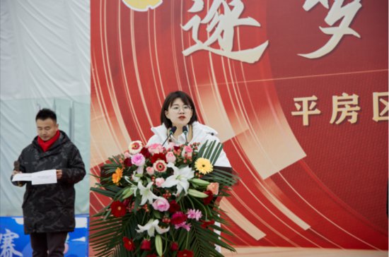 <em>哈尔滨</em>平房区举办纪念五四运动105周年青年冰上运动会
