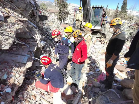 河北慈善联合基金会应急救援队在土耳其震区已<em>搜寻出</em>4名被困人员