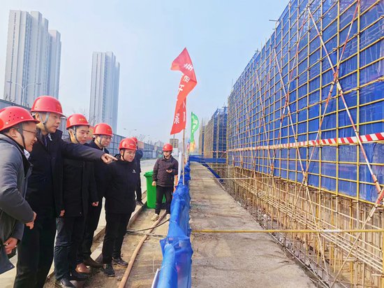1月9日上午，局党委书记、局长李军一行赴两淮融景苑项目开展...