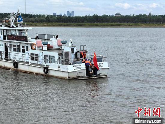 <em>哈尔滨</em>太平海事处联合两家客运公司开展2024年水上综合应急演练