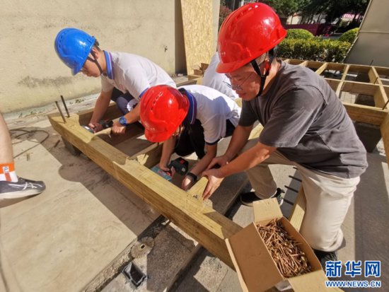 福州八中：“少年工匠”自建木屋“文山楼”-新华网