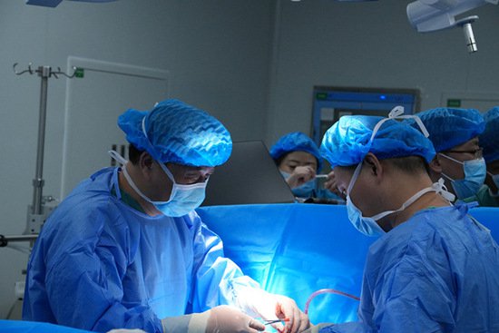 马凡氏综合征合并A型主动脉夹层 医生9小时紧急手术挽救生命