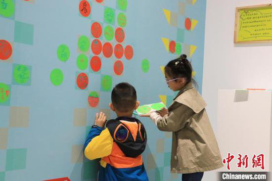 重庆：儿童青少年体验艺术寻“<em>龙</em>”之旅