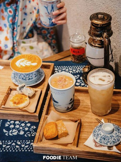 听说这家中式木屋咖啡馆，是用潮汕三参饼配油柑咖啡？