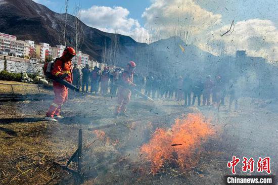 西藏<em>昌都</em>森林消防实战演练 验收护林员培训成果