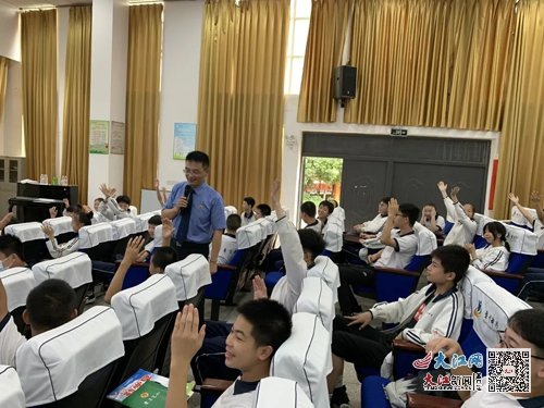 章贡中学开展初中生青春期专题教育活动