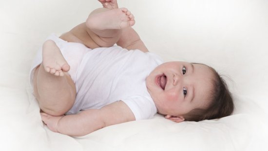 6个月<em>宝宝</em>吃奶不专心，四个原因导致“溜号”，医生：这叫厌奶期