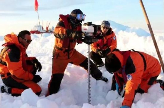 揭秘探路者为中国南北极考察队研发的<em>工作服</em>为何这么“暖”？
