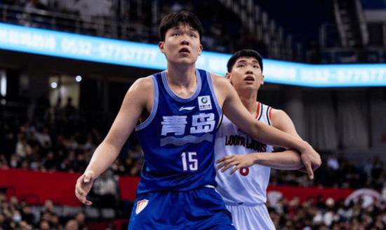 NBA球探来中国考察两名球员，一个<em>是中锋</em>，一个是小<em>前锋</em>