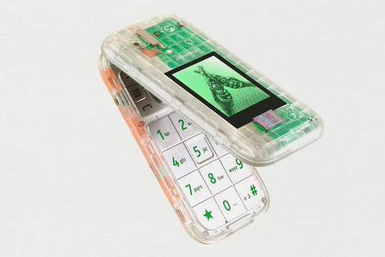 HMD和喜力推出“无聊手机”：采用透明外壳，主打怀旧风