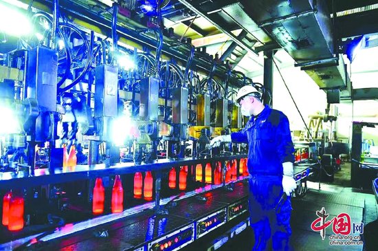 南充市嘉陵工业集中区通产华晶玻璃：年产<em>玻璃瓶</em>近2亿支