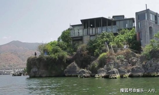带你参观杨丽萍的豪宅，坐落孤岛犹如仙境，<em>每间</em>卧室都是湖景房
