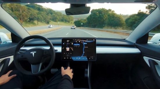 特斯拉车主明年将能以月<em>付费的</em>形式使用自动辅助驾驶功能