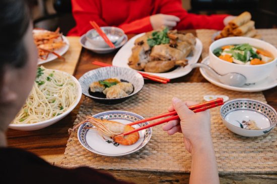 “公筷”的英文不是“public chopsticks”！<em>正确说法</em>是……