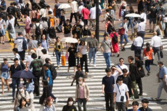 外媒：日本<em>近一周</em>超9000人因中暑住院，10人死亡