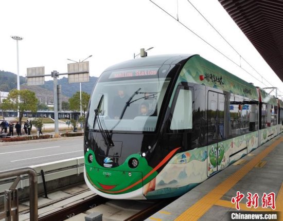 中国首条独立<em>路权</em>旅游观光有轨电车线路开通运营