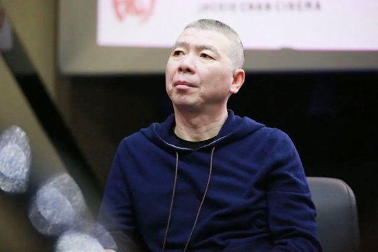 冯小刚又惹争议了，可65岁的他，已走上大导演的另一条路