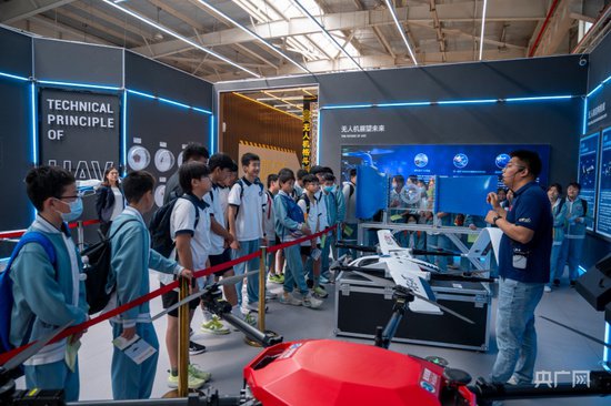 230余名师生来北京延庆区体验无人机科技魅力