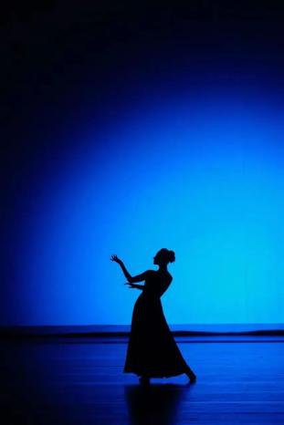 《蓝色裙摆》亮相上海保利大剧院