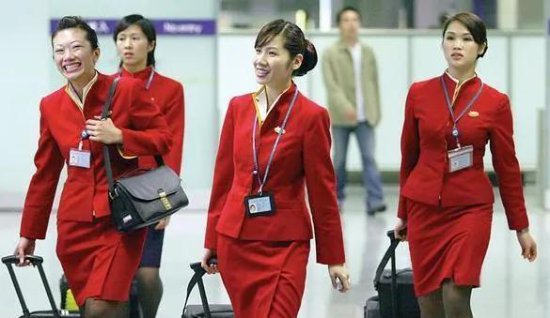 国泰航空空姐歧视说<em>普通话</em>的乘客，难道她们不是中国人吗？