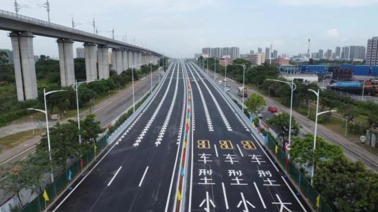 <em>东莞市</em>水乡大道升级改造工程（中洪路）节点工程主桥正式通车