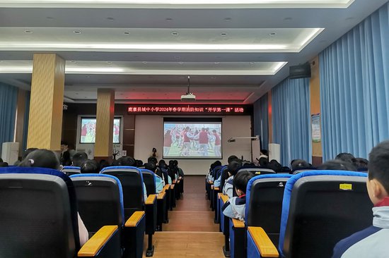 鹿寨县开展春季学校火灾疏散逃生大演练活动