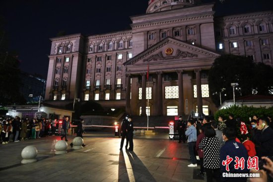 重庆市<em>高级</em>人民法院依法公开审理张波、叶诚尘故意杀人上诉案