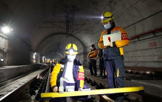 此地唯一<em>地下车站</em>，“隧道检修师”们这样作业！