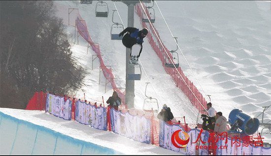 “十四冬”单板滑雪U型场地技巧公开男子、女子组举行预赛