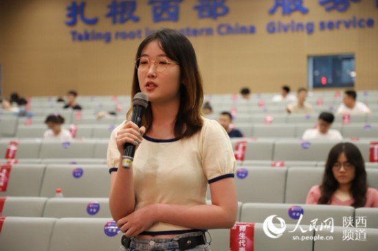 如何讲好中国故事？人民网记者与青年<em>学生</em>畅谈党媒经验