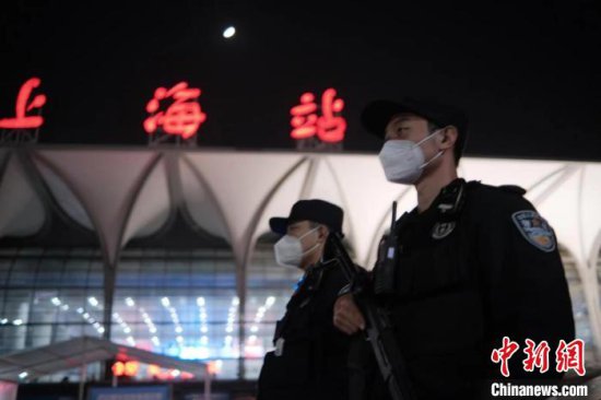 2023年春运启幕 上海警方多措并举保障民众“回家路”