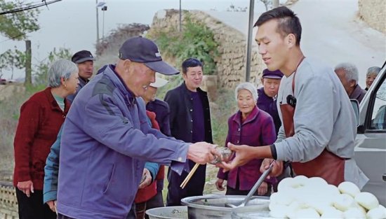 “陕北二后生”免费为5000多名农村留守老人送餐
