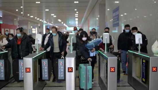 贵阳三大火车站今日预计发送旅客10.5万人