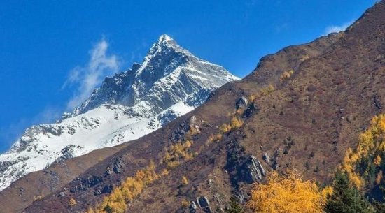 四川<em>名字</em>“最土”的山，最高海拔可达6200米，被誉为“东方圣山...