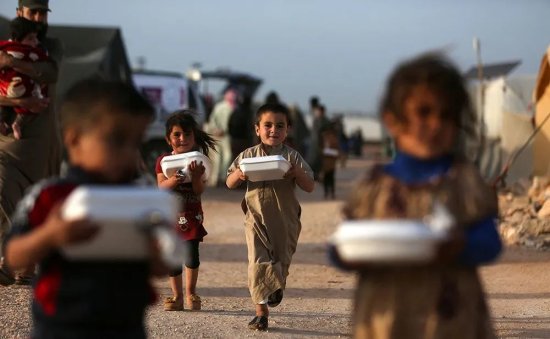 <em>叙利亚</em>百姓快饿死了，美军还在抢他们的粮食......