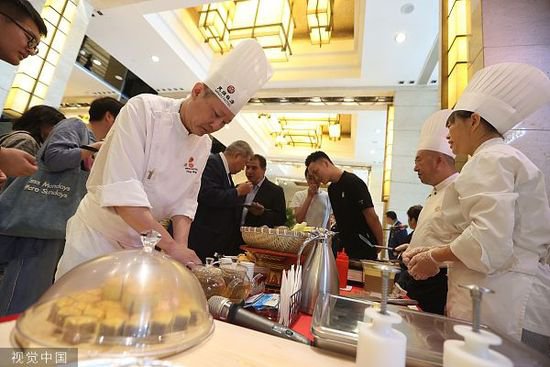 北京<em>民族饭店</em>举办彝族美食节 带来凉山彝族特产与精美文创产品