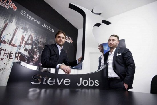 两个意大利人要卖“史蒂夫·乔布斯”牌牛仔裤，苹果想拦也拦不住