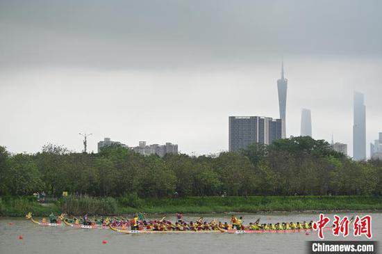 <em>广东广州</em>：2024海珠湿地龙船景·预赛举行