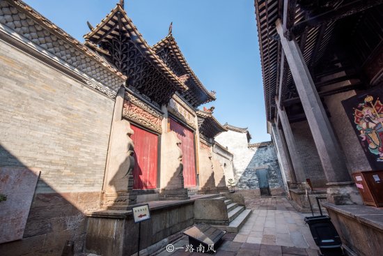 广州有座七百多年的<em>祠堂</em>，花四十年才建成，木柱原料来自东南亚