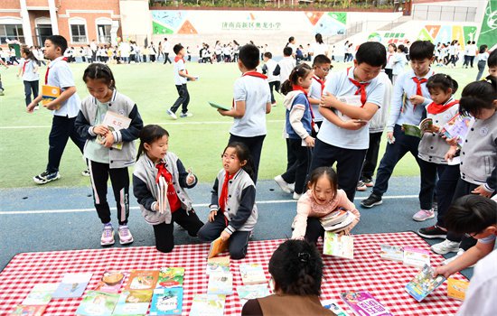 济南高新区奥龙小学开展2023读书系列工程之“图书交换”活动