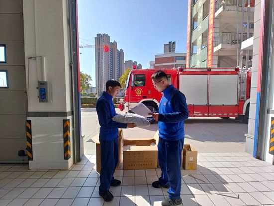 徐汇消防圆满完成2023年度消防救援人员个人申领被装发放工作