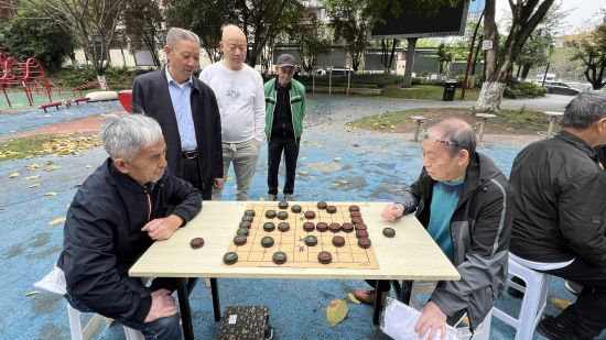 南岸区铜元局街道广东山社区举办老年人乒乓球和<em>象棋</em>争霸赛