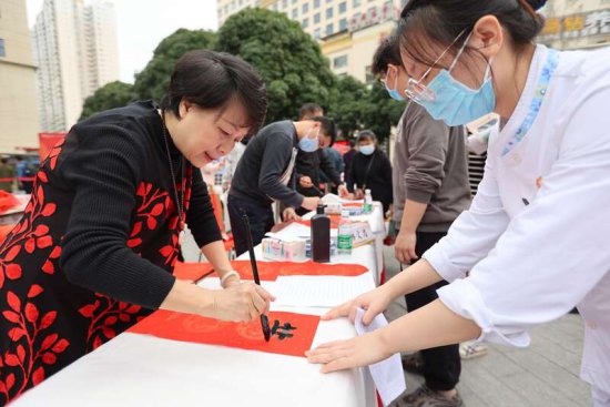 广西南宁举办“我们的中国梦——文化进万家”迎新春惠民活动