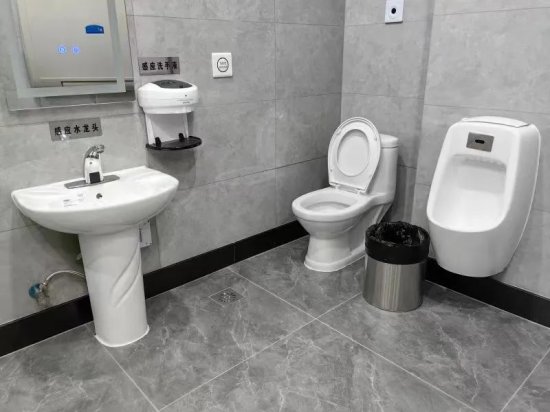 老幼配置+科技赋能，虹口区提升改造10座公共<em>厕所</em>