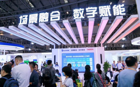 锐<em>取</em>新品闪耀第83届中国教育装备展，以“AI+”构建高效管理...