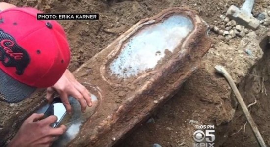 台媒：美屋主翻修挖出120年前女童棺材 欲重新安葬