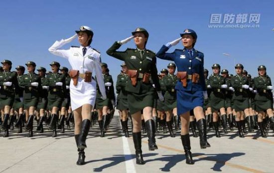 中国女兵：阅兵场上最靓丽的风景线