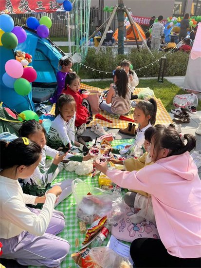 沈阳市珠五实验小学星河校区开展“星河·童年帐篷日”亲子活动