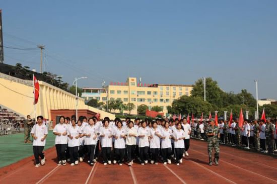 河南省确山县第二高级中学举行2023届新生军训结业典礼