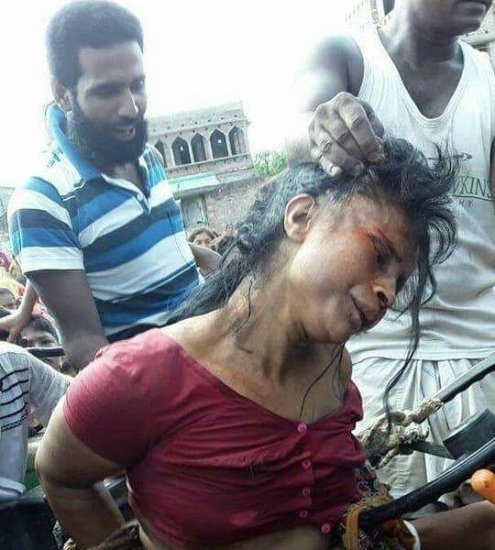 印度一妇女被疑绑架儿童 遭村民撕衣剃头活活打死